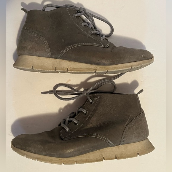 Kodiak Gray Ankle Boots with Suede Finish - Picture 12 of 15
